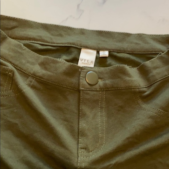 Army green jeggings with real button and zipper - Picture 2 of 4
